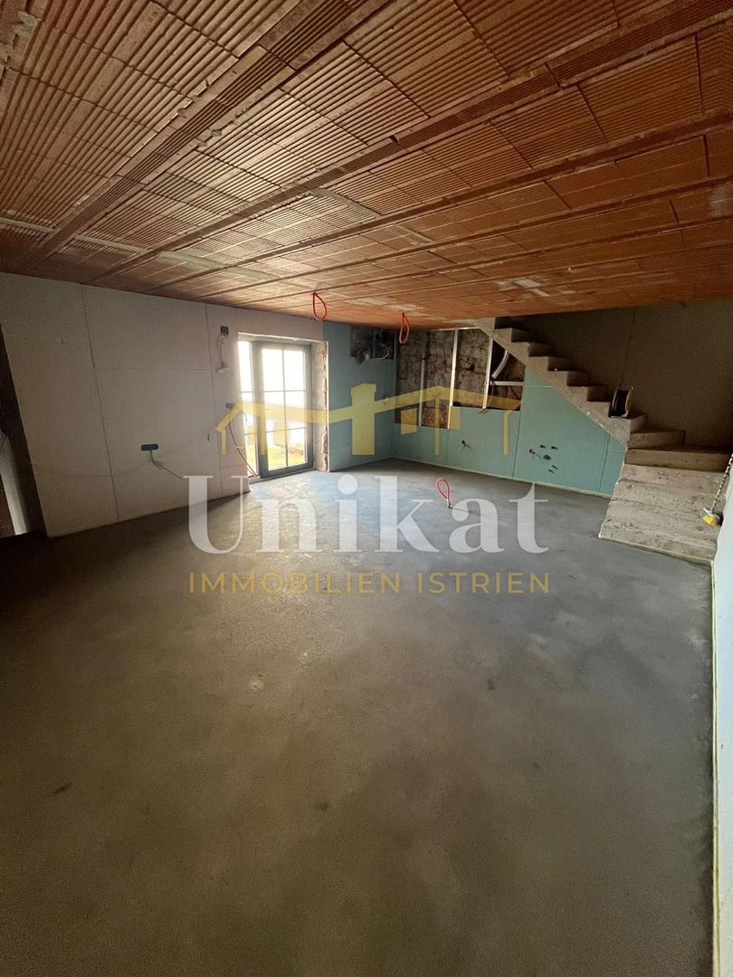 Kamena hiša blizu Višnjana za dokončanje